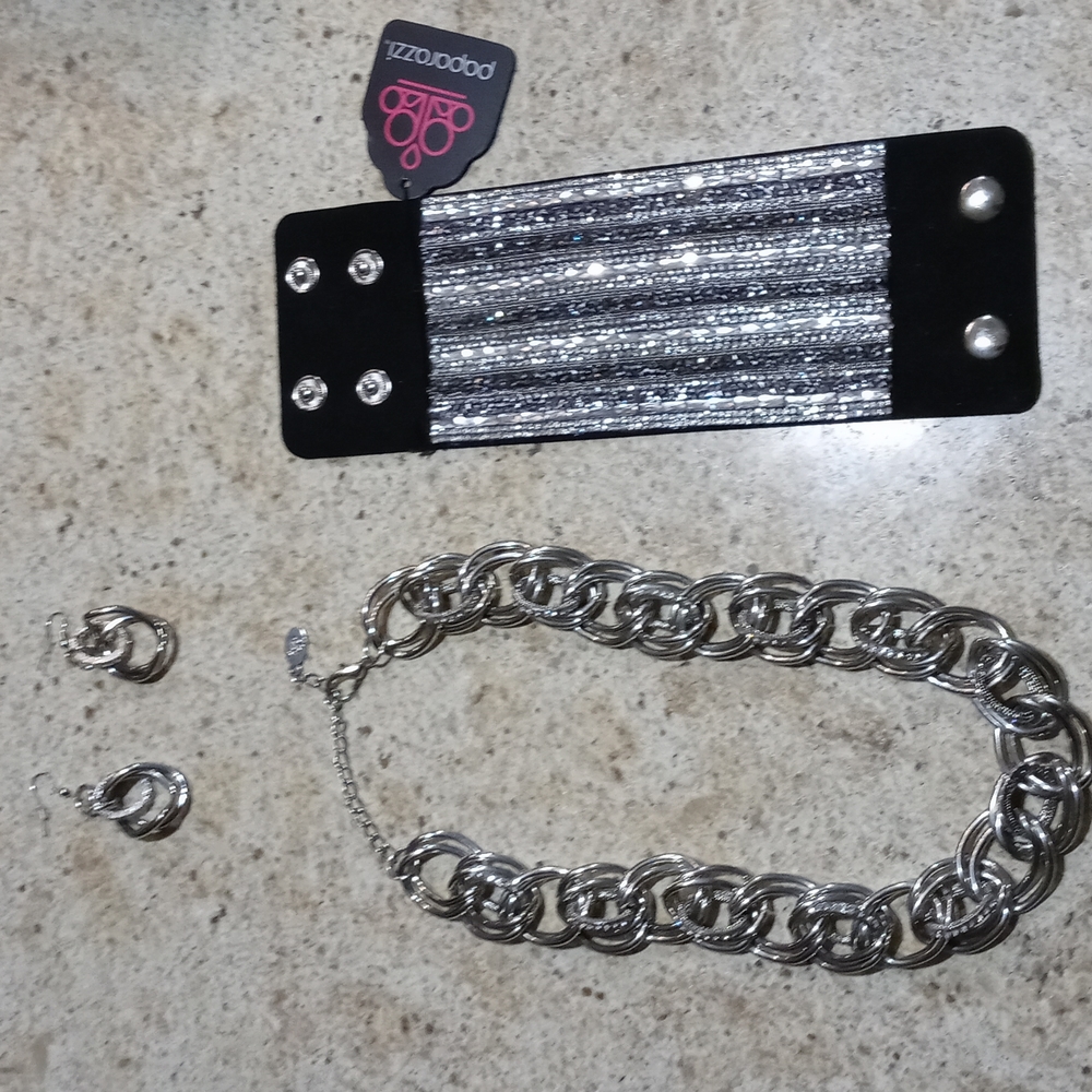 2017 Zi Collection Necklace and Wrap Bracelet only used for display